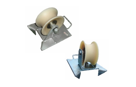Wellhead cable protection pulley