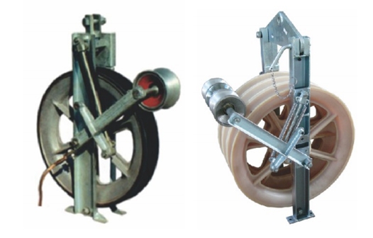 Pay-off pulley with grounding wheel